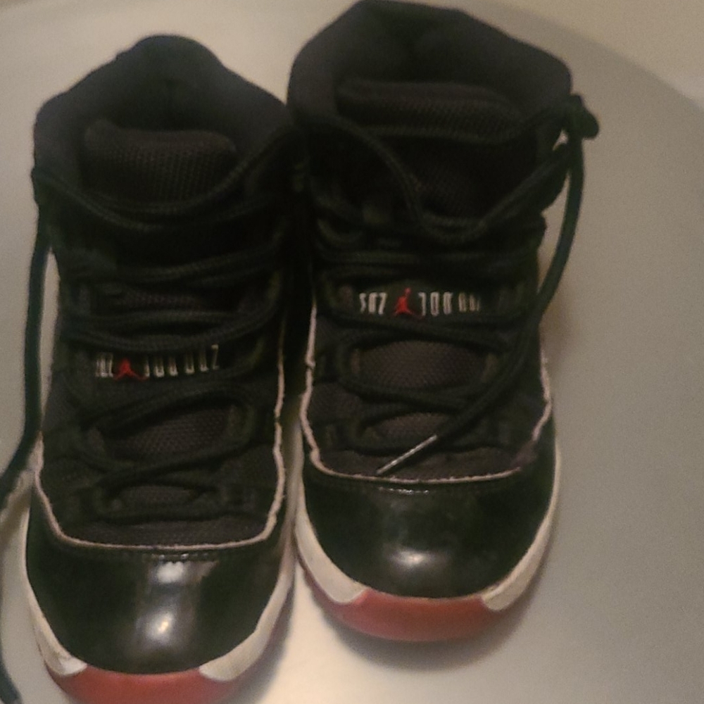 Jordan 11s - Picture 4 of 7
